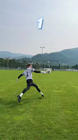 1, 2 or 3?🤨⚽️ @t1tan 🧤 #gkunion #viral #gkfam #football #fup #goalkeeper #keeper #foryou