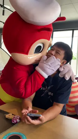 Nagselos kay Jollibee 😭 Tinutulungan ni Jollibee si Daddy maglaro ng BlockBlast tapos natalo 😭 @Jollibee #jollibee #jollibeeph #fyp #fypシ゚viral #blockblast #fyppppppppppppppppppppppp 