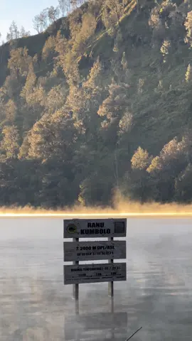 tidak apa-apa jalannya susah, asalkan puncaknya kamu #ranukumbolo #ranukumbolosemeru #semeru #mahameru #fyp #foryoupage 