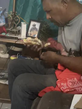 Mi Apa ama más a sus gallos que a sus hijas 👍🏽 #nohastags 