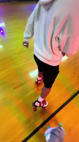 Idk what bro had goin on 😂😂 #astroskatebrandon #astroskate #fyp #shuffleskating #jamskating 
