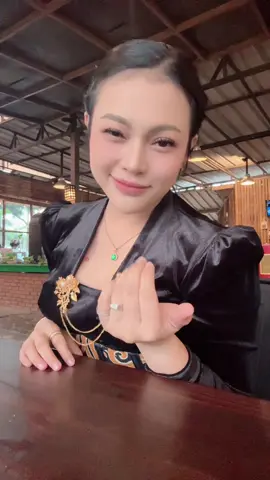 Kondangan kmrn 🥰 #draft #reginavanhoutten #kebaya #ayungberinda @Ayung Berinda 