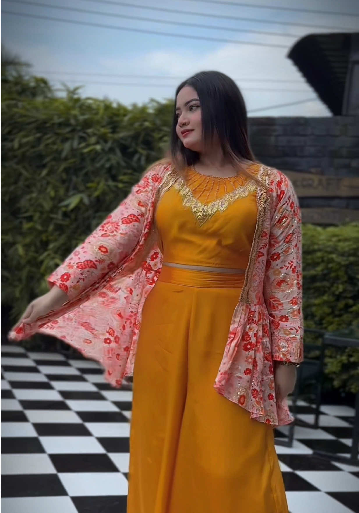 আমাদের পেইজে কিছু নতুন মেয়ে লাগবে। ড্রেসের ফটোশুট করার জন্য।কাজ না জানলেও সমস্যা নাই আমরা শিখিয়ে নিব তবে ক্যামেরা লুক ভালো,হাইট পাচ ফিট তিন/চার ইঞ্চি লাগবে।প্রতি সপ্তাহে দুই থেকে তিন দিন শুট থাকবে।আমাদের অ্যাড্রেস যাত্রাবাড়ী বিস্তারিত জানতে “Meem’s Fashion House” পেজ এ যোগাযোগ করো ☺️🫶🏻 #CapCut #fyp #tiktok #trending #sumaiyamimi 