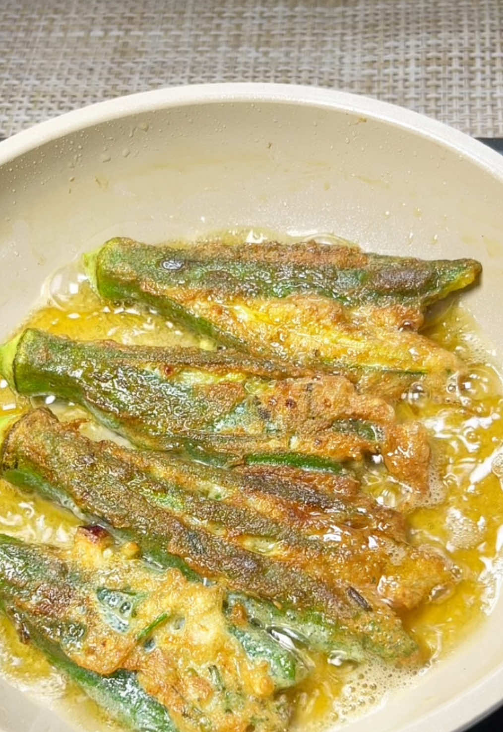 Okra lover 🤚🏻 Tortang Okra 💖 #okra #okrarecipe #gulay #healthy #healthyfood #ulamideas #foodietiktok #tiktokfoodie 