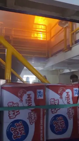 Insiden kecelakaan menimpa kapal penumpang KM Barcelona yang berlayar dari Talaud menuju Manado. Insiden tersebut dipicu oleh kebakaran yang terjadi di dalam kapal. Menurut laporan, kebakaran tersebut menyebabkan kepanikan di kalangan penumpang dan awak kapal. 