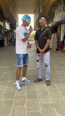 Le boug est en mode avion dans sa tête 🤣 #fyp #djiboutitiktok🇩🇯🇩🇯 #microtrottoir #follwme #creatorsearchinsights 