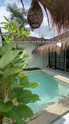 Penginapan rasa Bali yang aku temukan di Jogja. Kangen banget sama Jogja 😭😭 Villa Tropical Room with private pool //📍Hola Villa, Yogyakarta #holavillajogja #villajogjaprivatepool #staycationjogja #visitjogja #jogjaistimewa  #fypage 