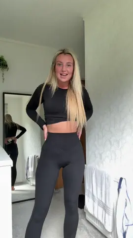 Are Halara leggings the best leggings? #halaraleggins #leggings #tiktokmademebuyit 
