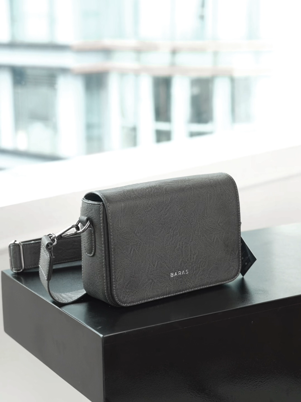 Paxton Grey - phiên bản màu mới, với thiết kế đơn giản, lịch lãm và không kém phần mạnh mẽ / Baras #tuideo #tuideocheo #baras 