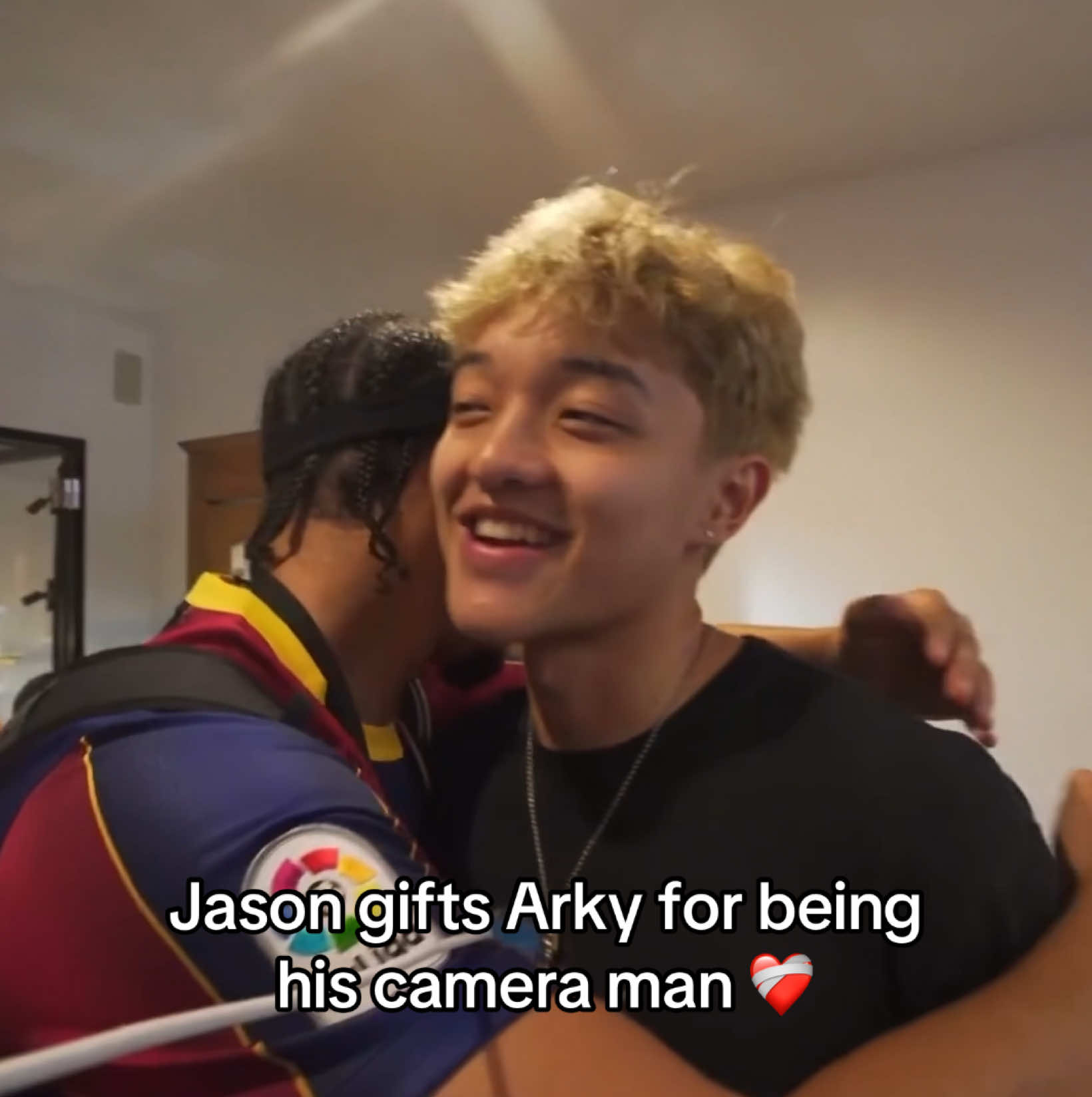 Jason gifts Arky for being his camera man #jasontheween #twitch #clips #foryou #faze #sakura #arky