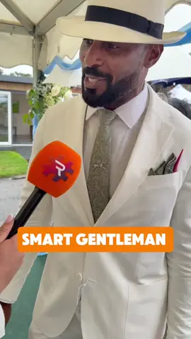 This is one smart man at Market Rasen #RacedayTV #horseracing #fashion 