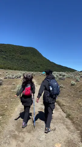🫂#mountaindate #gununggede #suryakencana #mountain #fyp #foryoupage #withyou 