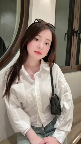 Mặc sơ mi trắng hoài k chán #aosomicroptop #aosomitrang #aosomiformrong #outfit #fybシ #xuhuong 