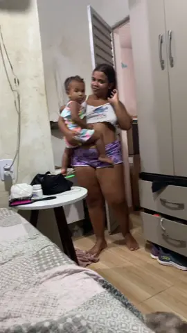 Ela já acordou mandando um beijo pra vocês