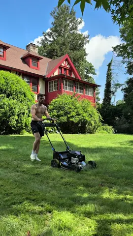 Lawns mowed, time to tackle the flower beds! 🤌 First up is the front of the house. How’d we do? #lawn #homerenovation #gardening #homeimprovement 