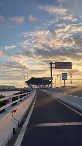 when i close my eyes, it’s you there in my mind 🤏 #fyp #sunset #tolbalimandara #aesthetics #ride #storyvibes #balivibes 