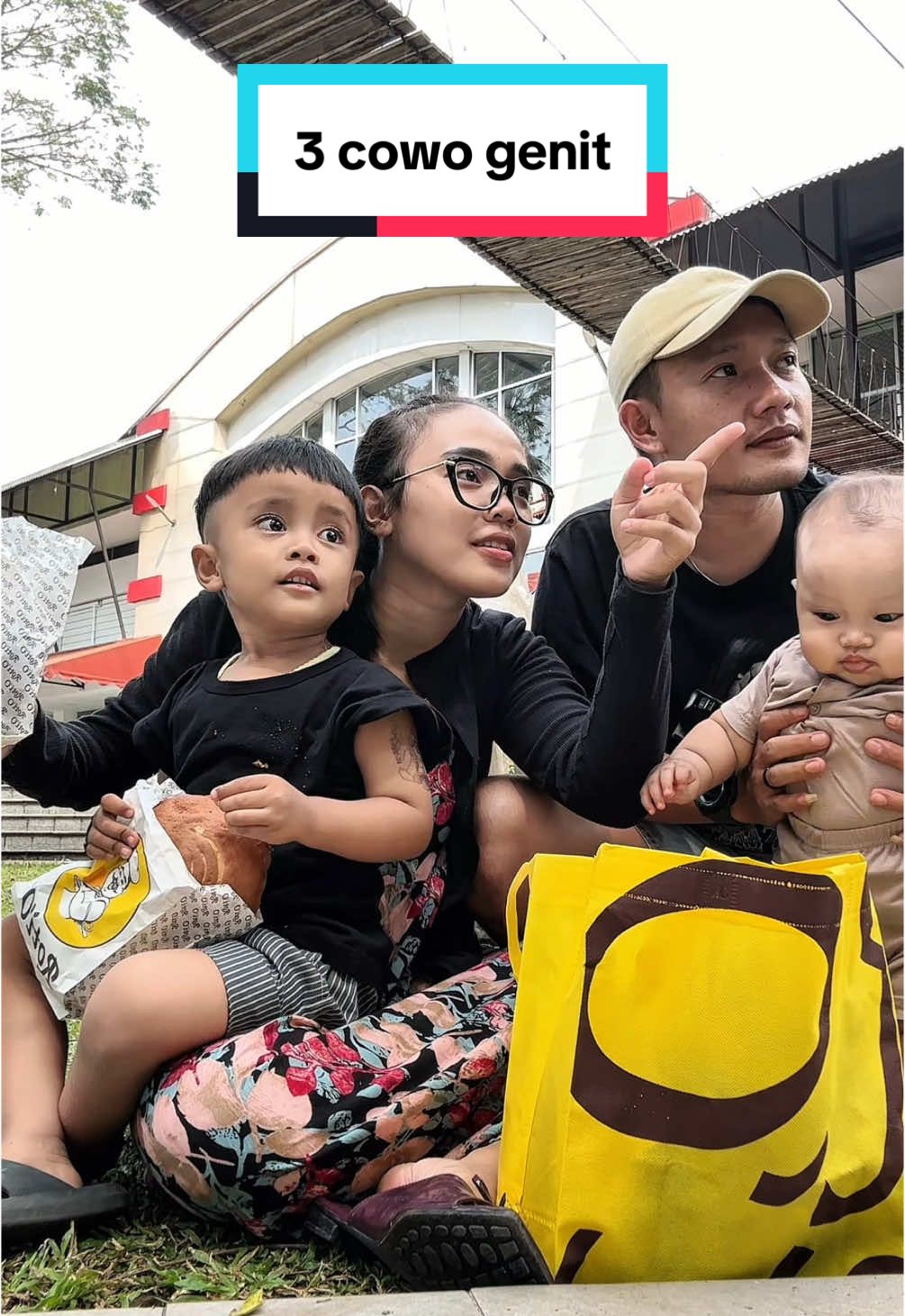 Lihat aja nanti dirumah harus ada anak cw biar nemenin bunda dan belain bunda😌 #ayahbundaell 