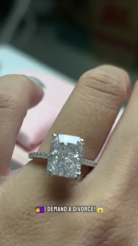 Unlock the secret to effortless style—shop now before our limited stock disappears! #engagementring #moissanite #engagementrings #engagementringinspo #moissaniteearrings #engagementringstyle #moissanitejewelry #moissaniteengagementring #engagementringgoals #engagementringshopping
