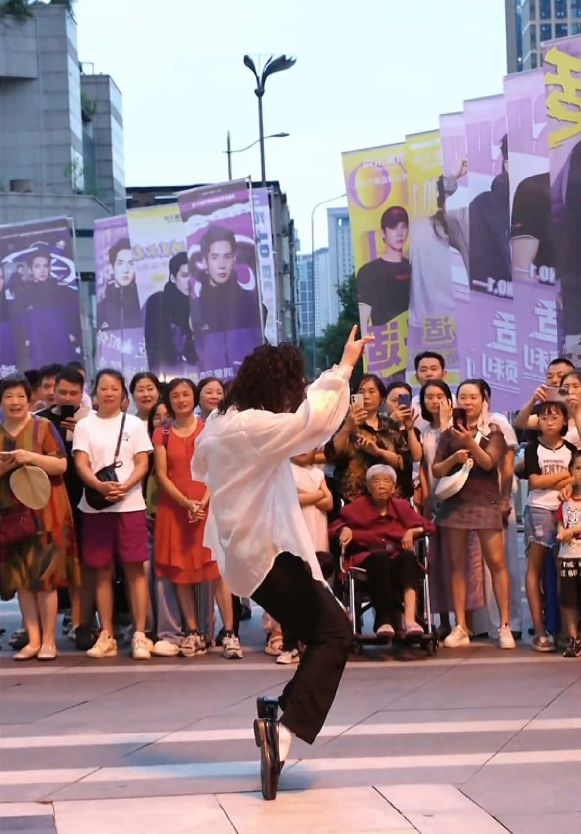 The dance track is so lit—that beat is addictive! Just turn up and vibe!#caijun #michaeljacksoncaijun#michael #mj #dance #moonwalk 