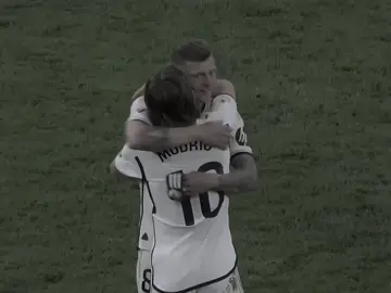 الحضن الأخير💔😣!! #modric #kroos 