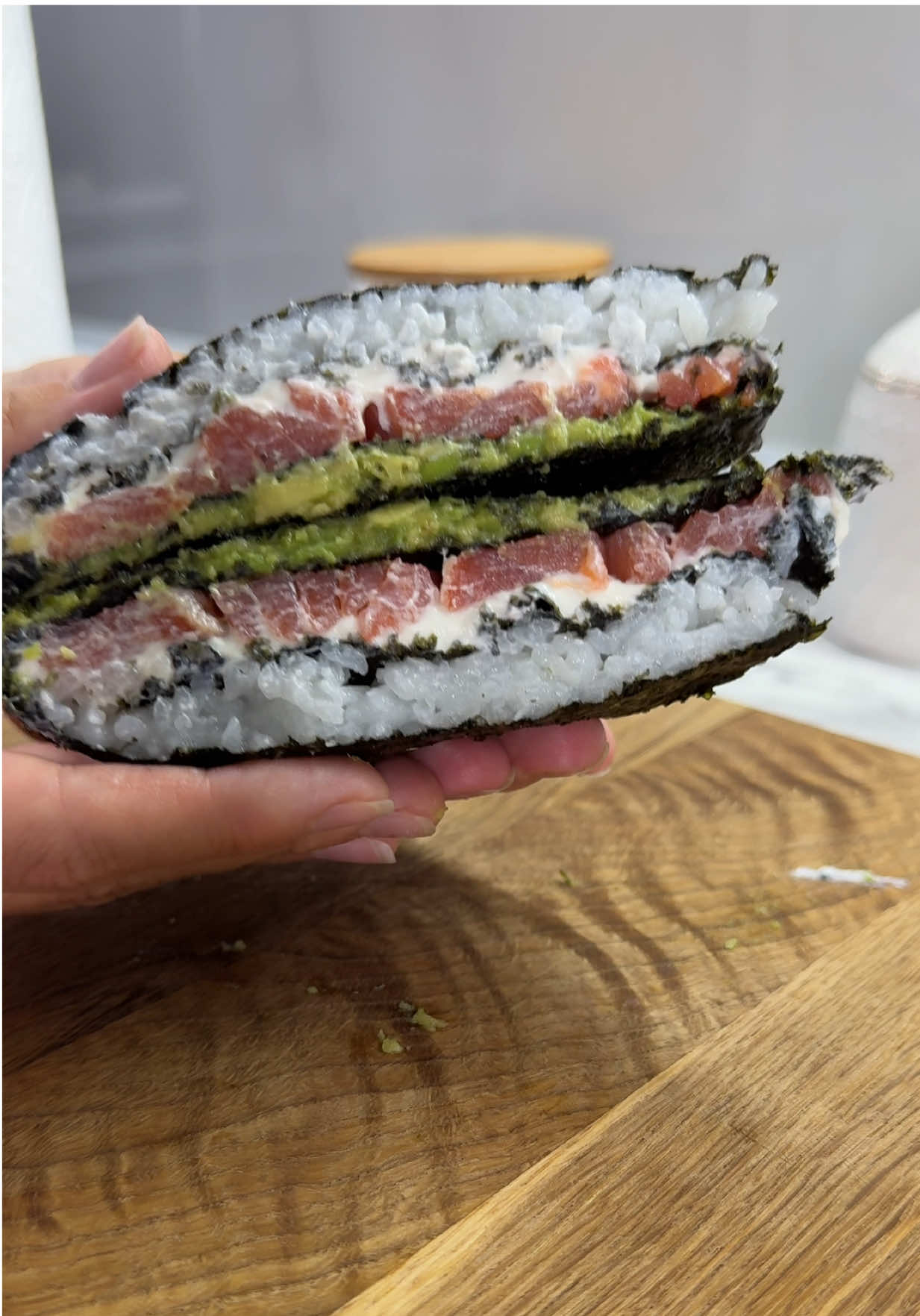 Неділя день смачненького 🤤 Суші-сендвіч чудова альтернатива класичним сушам, швидко та смачно 🤤    Інгредієнти: листи норі  відварений рис крем-сир Philadelphia light @Philadelphia_Ukraine  огірок або авокадо червона рибка #суші#риба#рис#риба#sushi #Recipe#cooking#recipesoftiktok
