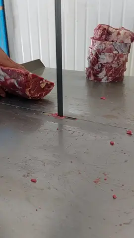 meat cutting#meat #meatcutting #butchers #cuttingskills #fyp 