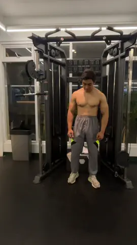 GALAU adalah pemacu atau pemantik adrenalin terbaik. Lagi galauu? Workout aja😅 #gym #abs #absworkout #ototperut #latihanototperut 