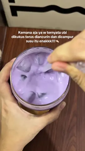 Hack ubi ungu + susu 🍠🥛 baru cobain minuman sehat yg viral th lalu😂, ternyata enakkkk!!!! #minumansehat #ubikukus #ubiungu #minuman #fyp #viral #reseptiktok #dietfriendly #minumandiet #menudiet #menusarapan #snacksehat #foryoupage 