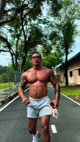 Come with me 😎 #physique #aesthetic #pecs #bodybuilding #workoutmotivation #sportmode 