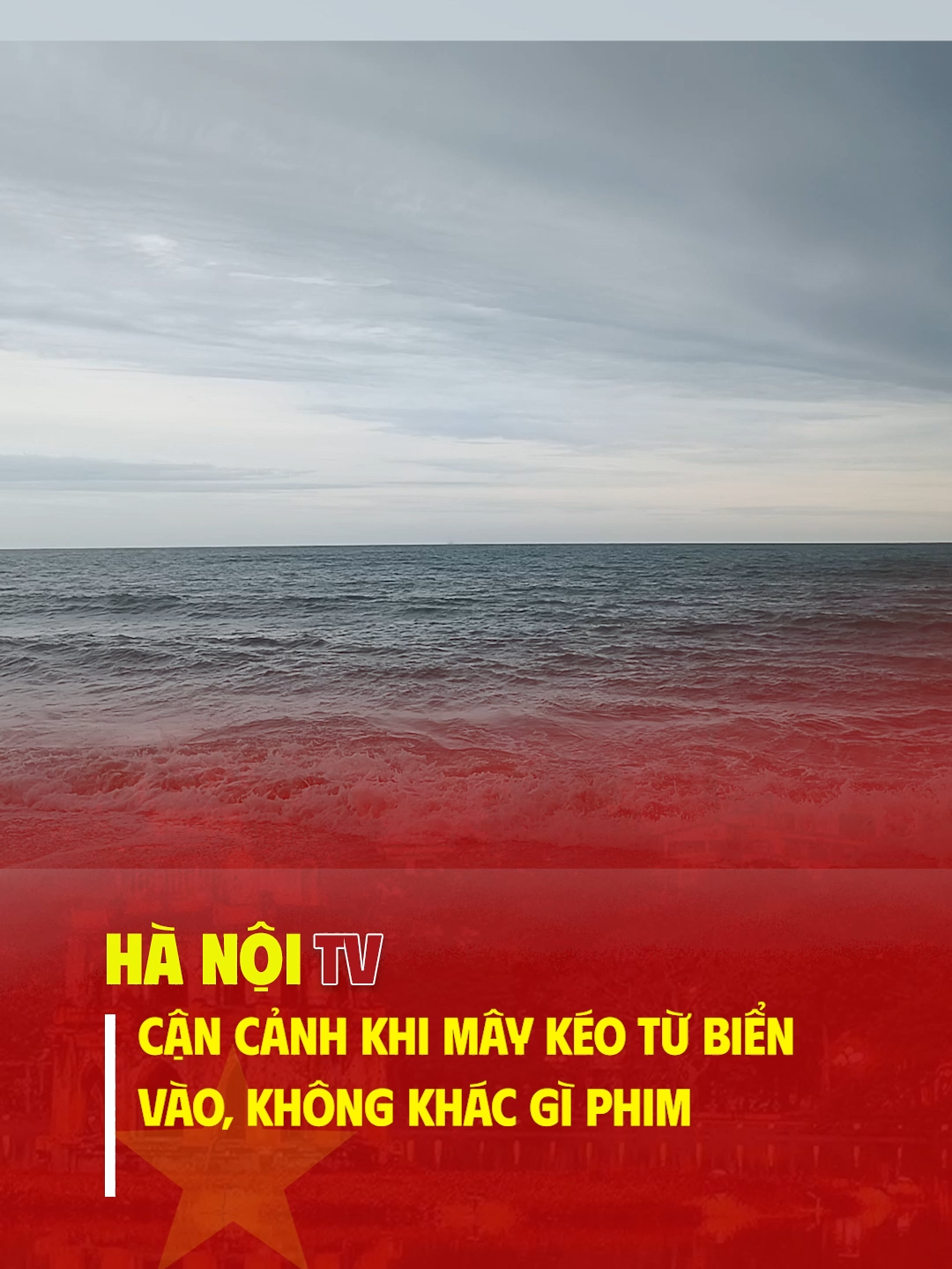 cận cảnh khi mây kéo từ biển vào, không khác gì phim