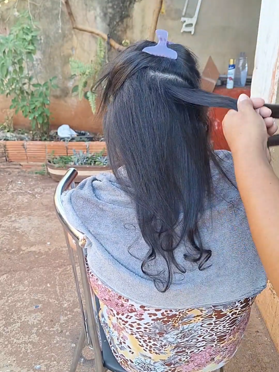 fazendo o cabelo dessa senhorinha 