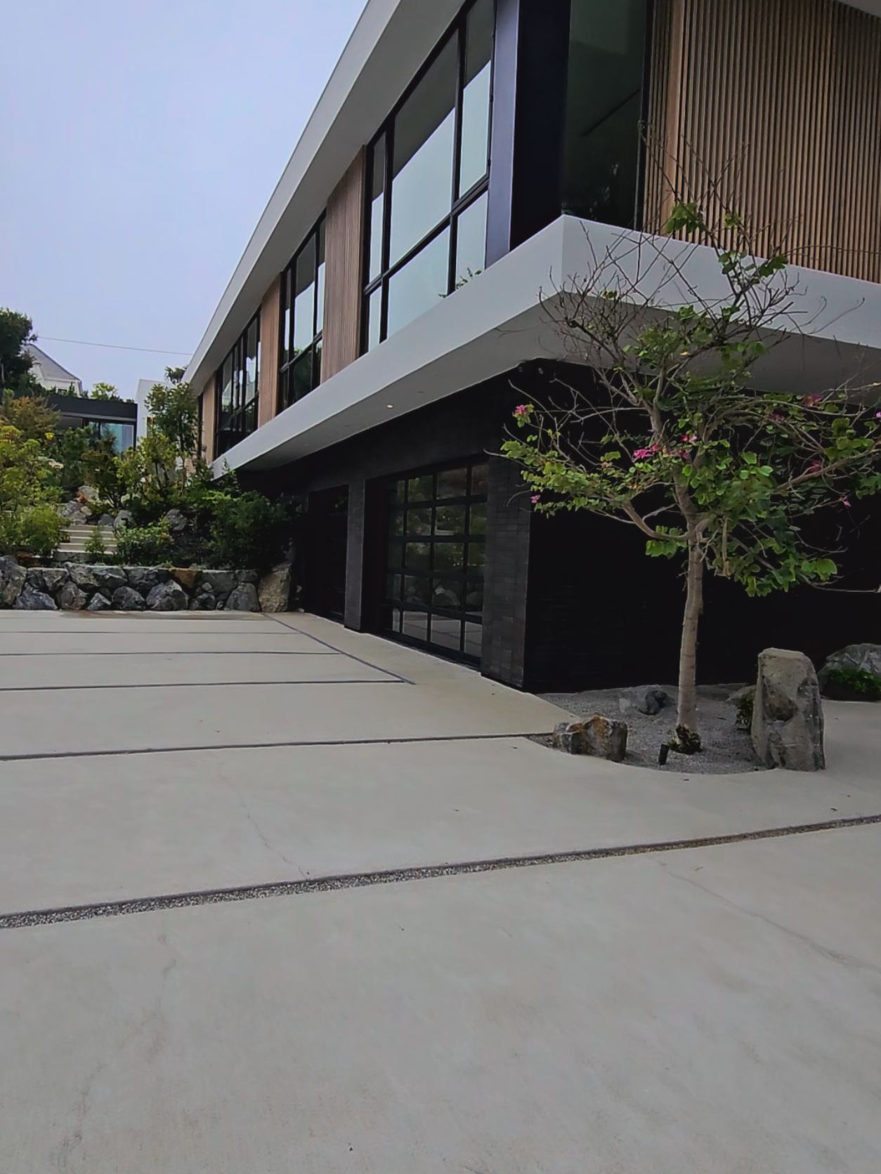 Beautiful Los Angeles Brentwood Modern Designed Home with beautiful finishes  #dreamhome #architecture #moderndesign #hometour ##luxuryrealestate ##interiordesign #motivation 