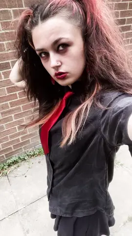 Gerard Way who?? #mychemicalromance #mcr #threecheersforsweetrevenge 🖤🖤