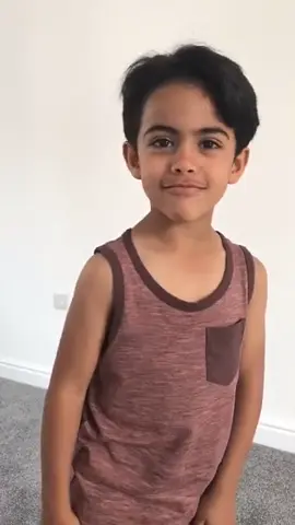 عبدالرحمن من صغره وللحين صعب تتوقع ردوده 😅