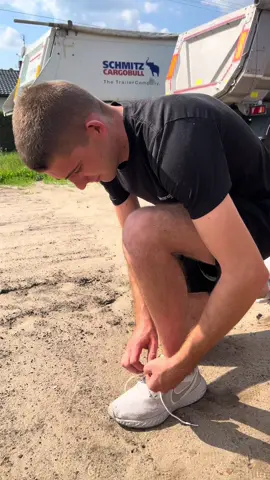 Ig: Parazewsi  Nie ten kolor felg  #dc #dlaciebie #parazewsi #farmer #rolniczka #zasiegi #vlogtiktok #rolnik #fendt #johndeere #trend #rolnictwotowięcejniżpasja🚜 #traktor #polskirolnik 