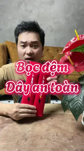 Tăng trải nghiệm lái xe thoải mái và an toàn hơn với đệm dây an toàn ô tô mềm mại SPORT. Sản phẩm gồm 2 chiếc đệm dây an toàn làm từ chất liệu vải êm ái, giúp giảm ma sát, tránh hằn đỏ và khó chịu khi thắt dây lâu. Thiết kế cá tính, thể thao, phù hợp cho cả xe gia đình lẫn xe cá nhân. Dễ dàng tháo lắp và vệ sinh. Đệm dây phù hợp cho cả người lớn và trẻ nhỏ, bảo vệ vùng vai và cổ tối ưu. Đệm dây an toàn ô tô cá nhân hóa, lựa chọn hoàn hảo cho những ai đề cao sự thoải mái và phong cách khi di chuyển! #demdayantoanoto #demdayantoanxehoi #demdayantoan #bocdemdayantoan #xuhuong 