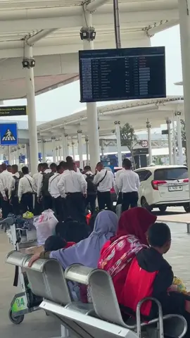 Lancarno dalan rezekiku yaallah,kulo pun katah ngrepoti wong tuo kulo🤲