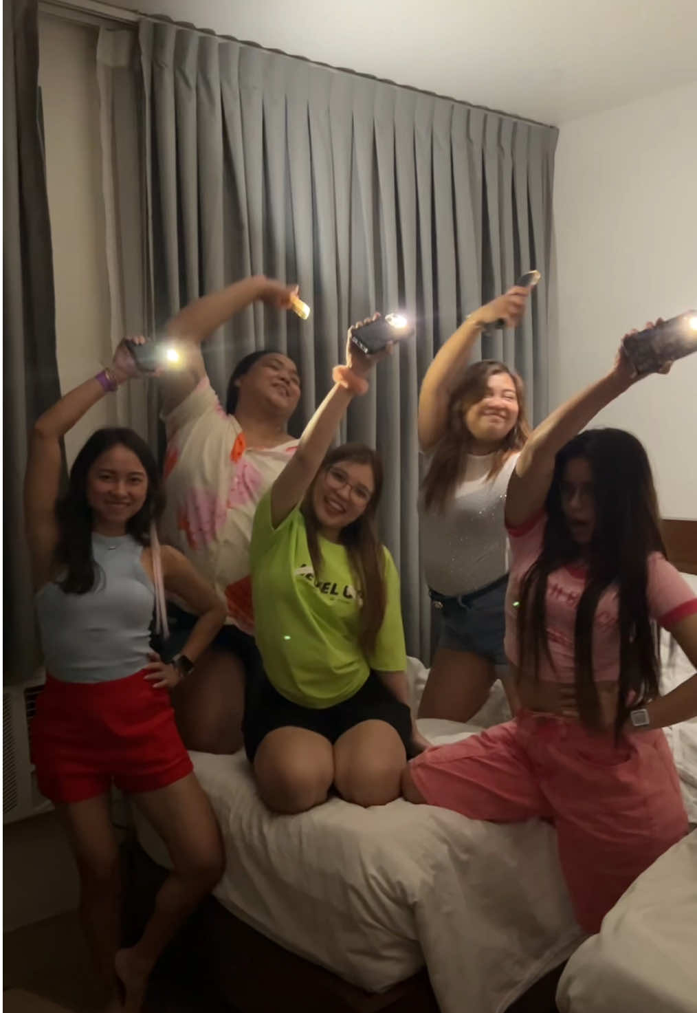 Late night tiktok with the gang! 🤙✨🤪 @Senorita_Sherry @_belly.5 @Fellllll 𐙚❀✿ @Riri 