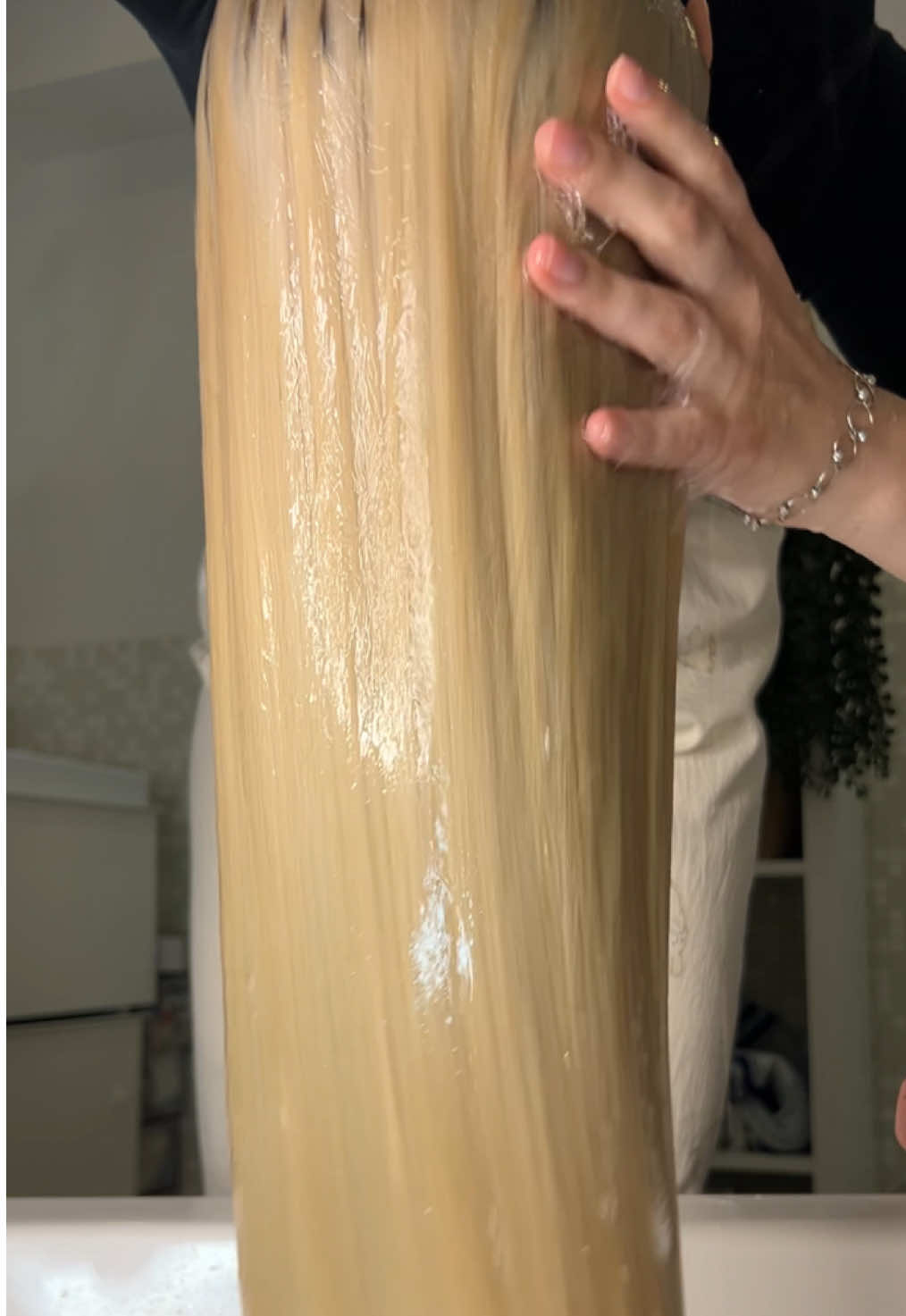 #hairwashday #blondehaircare #hairroutine #olaplex #olaplexshampoo #olaplextreatment #healthyhairjourney #HairCareTips #scalpcare #hairtreatment #damagedhairrepair #haircare #hairtok #волосы #уходзаволосами #блонд #мойволосы #creatorsearchinsights 