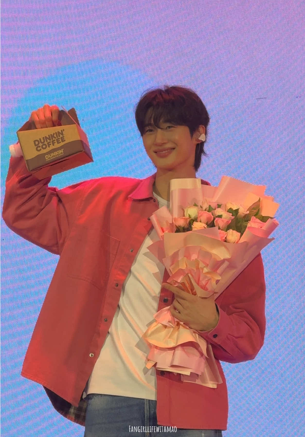 Napaka gwapo!!!! 😭😩💗 #lovelyrunner #byeonwooseok #wooseok #ryusunjae #ryusunjae #sunjae #sol #dunkin #DunkinPH_Daydreamin #ByeonWooseok_DunkinPH #변우석 