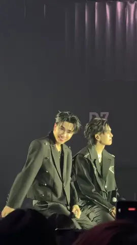 น้องเจออะไรมาเยอะจริงๆ อยากให้น้องรู้ไว้ คนรักน้องเยอะมากจริงๆ ขอให้พี่เพิร์ธกอดน้องอย่างนี้ไปนานๆเลยนะ🫶🏻 ##perthsanta##perthtanapon##santapongsapak##PerthSantaFanconD2