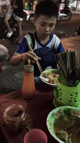 Đau ai mà muốn mình sinh ra trong gia cảnh như này đau em hãy có niềm tin mà vươn lên thôi em !#đơisống 