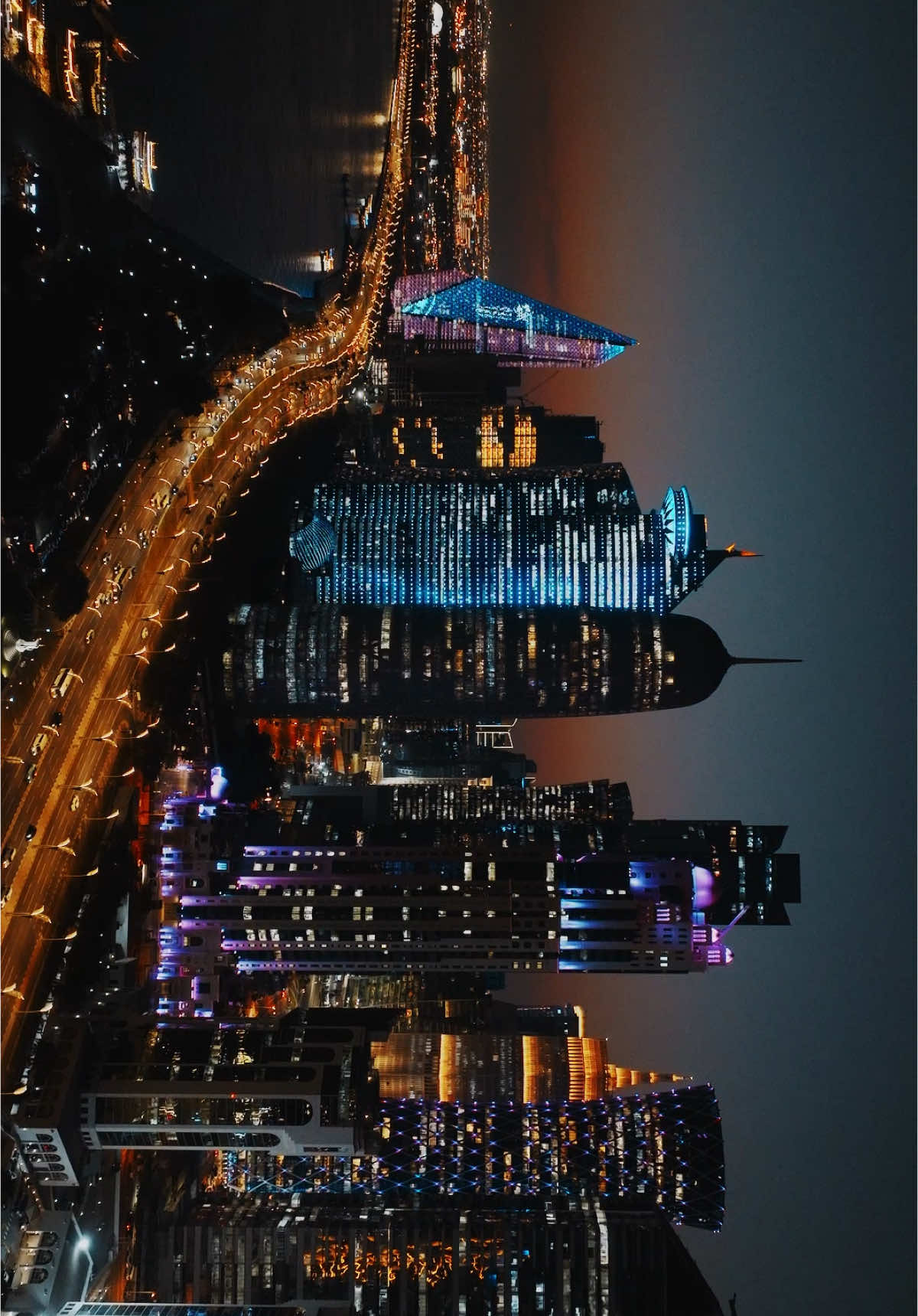 Night falls. And Doha glows. الدوحة؛ ليلها مضيء كنهارها.