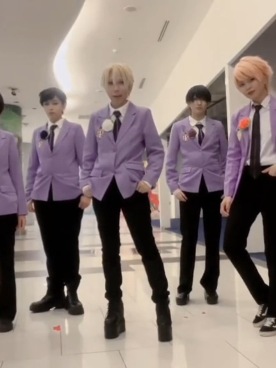 negative aura on Tamaki's lip sync @Ivylieve @NAKO @⚡️Ryuhuhuhuuu  @aeryyy01  @teyy666  @hoshidoodoo  #ouranhighschoolhostclubcosplay #ohshccosplay #ohshc #ouranhighschoolhostclub #kyoya #kyoyaootori #honeysenpai #mitsukunihaninozuka #haninozukamitsukuni #morinozukatakashi #morinozukacosplay #takashimorinozuka #tamakisuoh #suohtamaki #suohtamakicosplay #kaoru #hikaru #kaoruhikaru #kaoruhitachiin #kaoruhitachiincosplay #hitachinhikaru #hitachiintwins #haruhi #haruhifujioka #fujiokaharuhi #kyoyaootoricosplay #haruhicosplay #haruhifujiokacosplay 