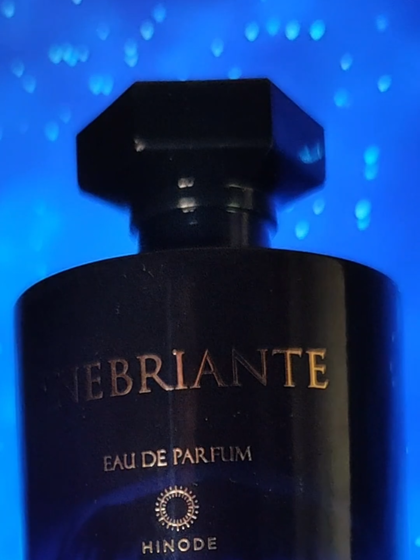 ¿Quieres sentirte elegante, seguro y con un aroma que deja huella? 👔 Te presentamos Inebriante, el perfume ideal para el hombre con clase. Su mezcla envolvente de manzana, cuero y ámbar negro crea una fragancia intensa, varonil y sofisticada. Perfecta para quienes saben que la elegancia también se huele. Inebriante de Hinode ✨ El toque final de tu presencia. Realiza tu pedido:📱+591 63577447 @Hinode Latam  #brasil🇧🇷 #brasileiro #perfumetiktok #inebriante #hinode 