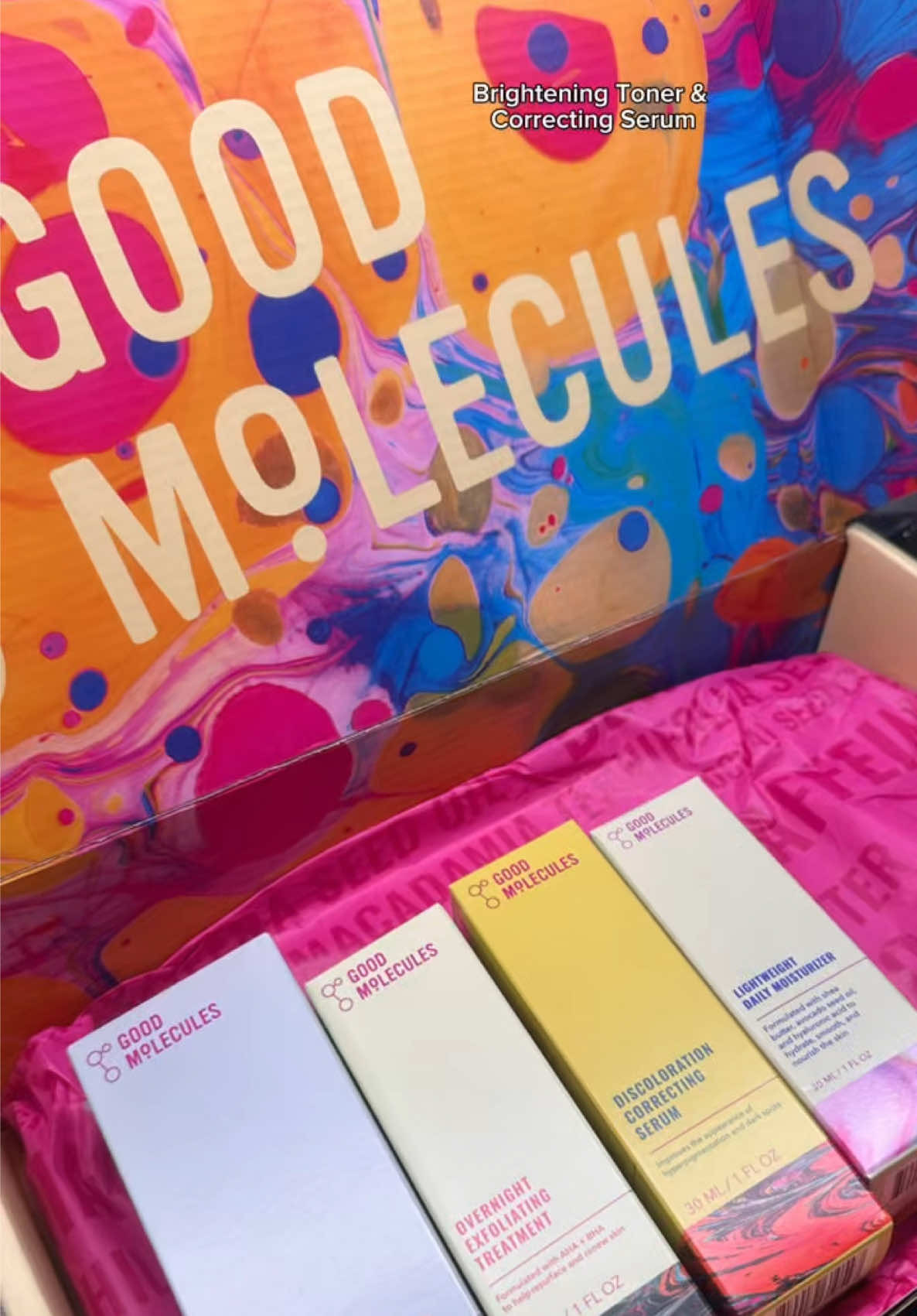 My favorite DUO at the moment! 🫧 I’ve seen my skin improve tremendously with these two. A must try if you have hyperpigmentation and dark spots! @Good Molecules Niacinamide Brightening Toner & Discoloration Correcting Serum #goodmolecules #niacinamide #brighteningskincare #discoloration #goodmoleculesskincare