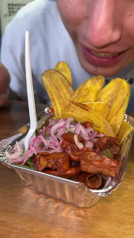 Nunca había visto esto!! 😱 Ceviche y hamburguesa de chunchurria #Chunchurria #chinchulines  #grasa #banago #reelviral #probandocomida #ComidaDeliciosa #recomendacion #amigos #viralreelsfacebook #interaccion #Increible #foodies #quecomerhoy #medellin #medellinantioquia #Villahermosa #camaronpaisa