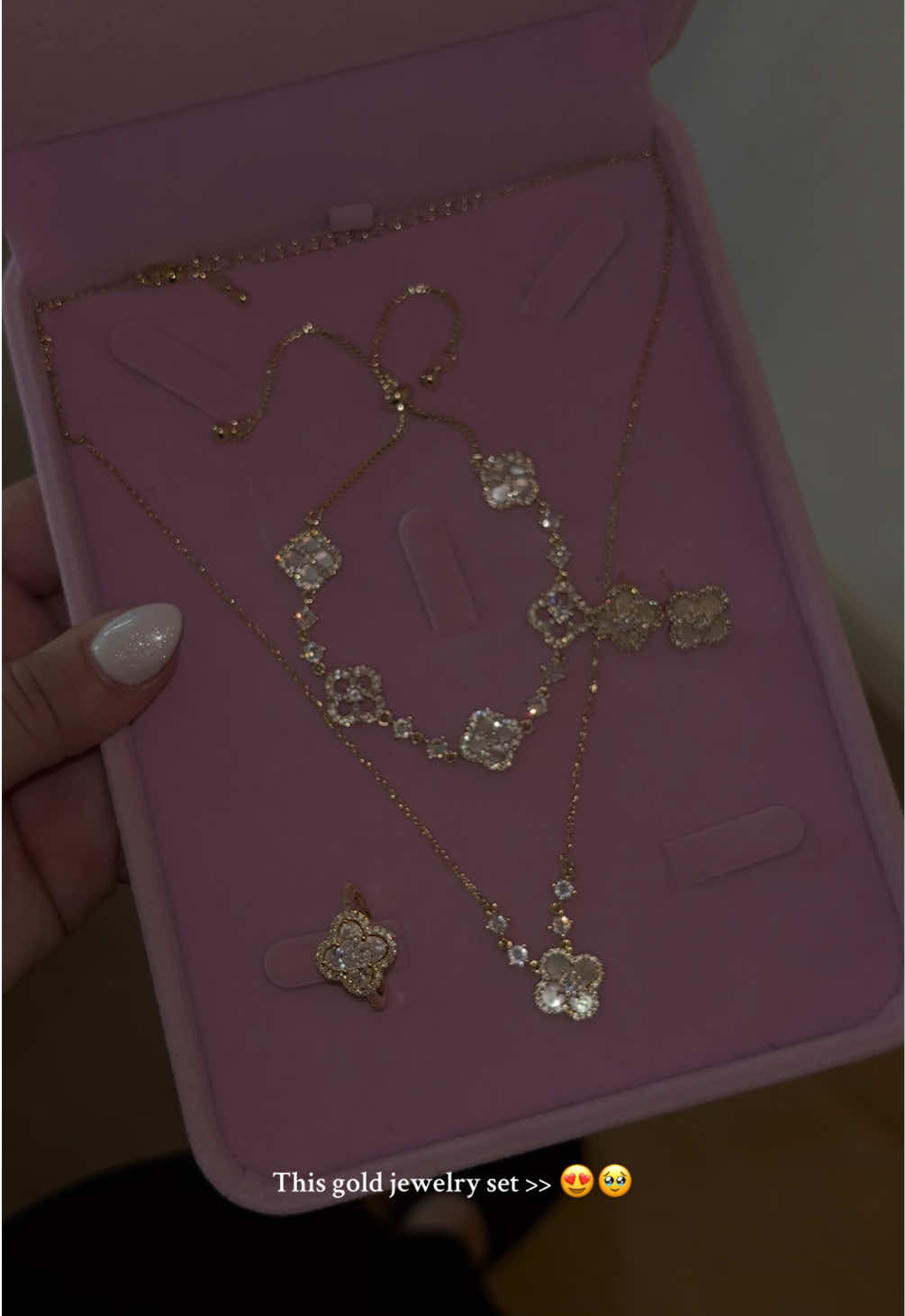 Every girl needs this set 💕✨  #girlmusthave #trendingjewelry #matchingjewelry #summermusthaves #luxury 