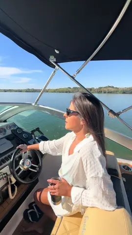 Sábado de sol no inverno do jeito que a gente gosta!! 🛥️⚓️☀️ #navegando #vidanautica #lanchafocker #riotiete #lancha #river #fy #goldenhour 