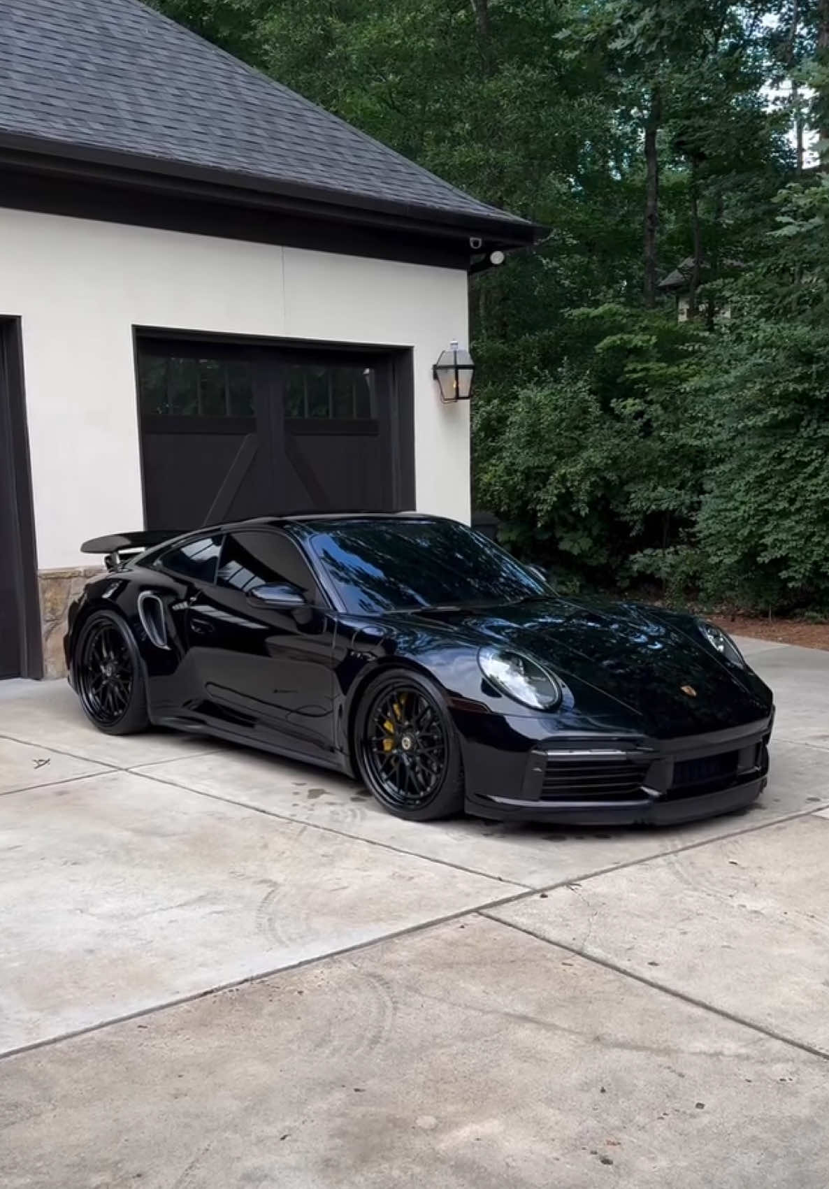 The perfect daily 🖤 • • • 1000 HP Porsche 911 Turbo S (IG 📸 @aquaformadetailing) #luxury #speed #luxuryspeed #porsche #992 #911 #wheels #turbo #pull #review #best #coolest #fastest #exhaust #revving #car #auto #fyp 